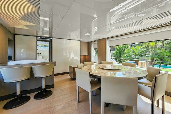 2021 Ferretti Yachts 85