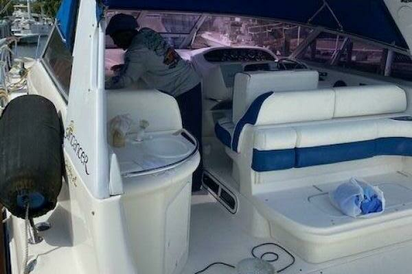 Photo of the 1997 Sea Ray 330 Sundancer