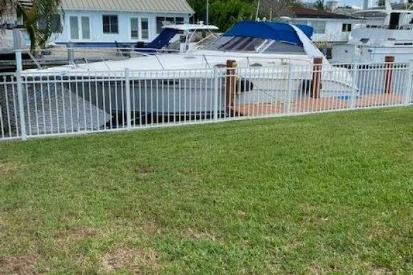 Photo of the 1997 Sea Ray 330 Sundancer