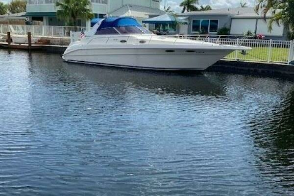 Photo of the 1997 Sea Ray 330 Sundancer