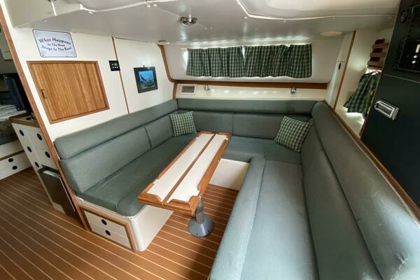 Photo of the 2001 Albin 32 + 2 Command Bridge "Tortuga"