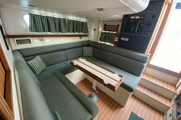 Photo of the 2001 Albin 32 + 2 Command Bridge "Tortuga"