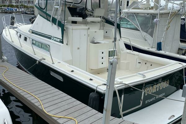 Photo of the 2001 Albin 32 + 2 Command Bridge "Tortuga"