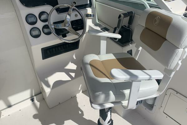 Photo of the 2003 Edgewater 265 Express