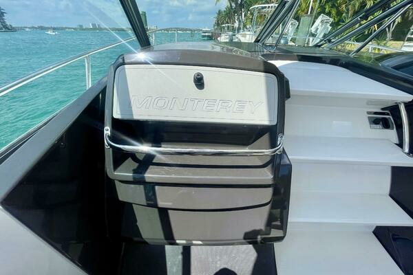 2016 Monterey 33