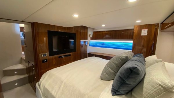 2021 Riviera 57 Enclosed Bridge 60ft Riviera Yacht For Sale