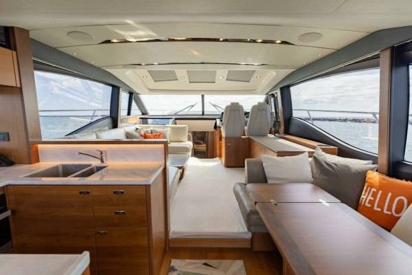 Photo of the 2019 Princess S65 "CREWSZING"