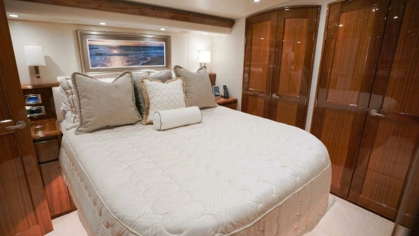 2018 Viking 62