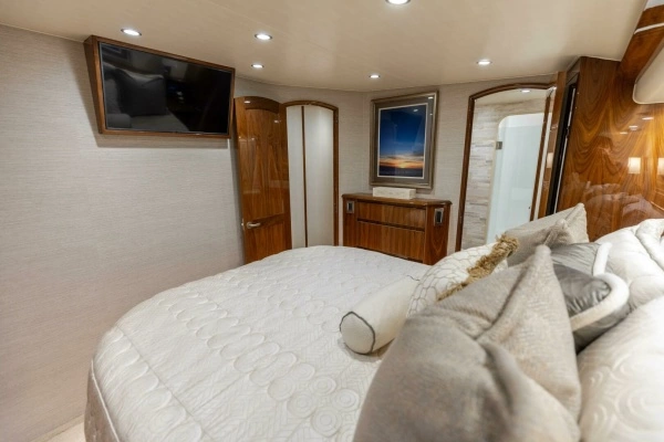 2018 Viking 62