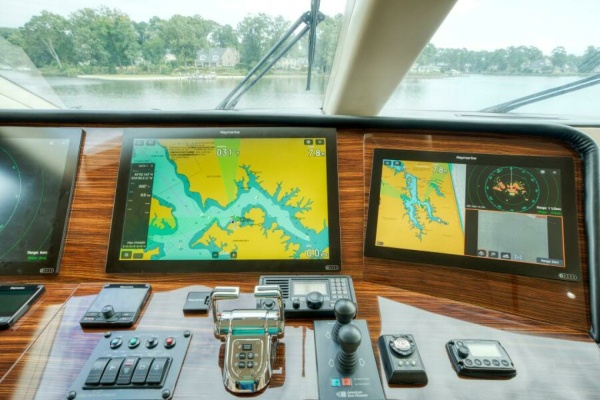 MAJESTIK 80ft Hatteras Yacht For Sale