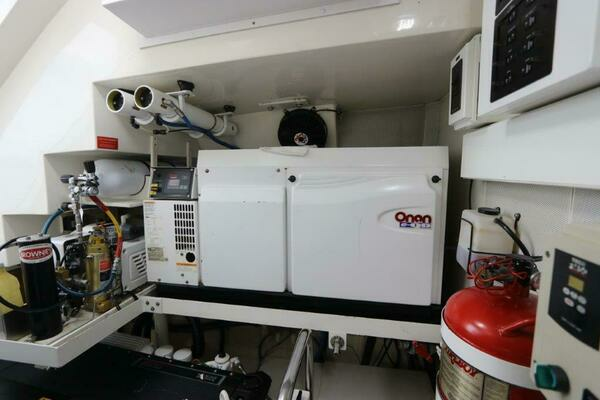 2009 Lazzara Yachts 75