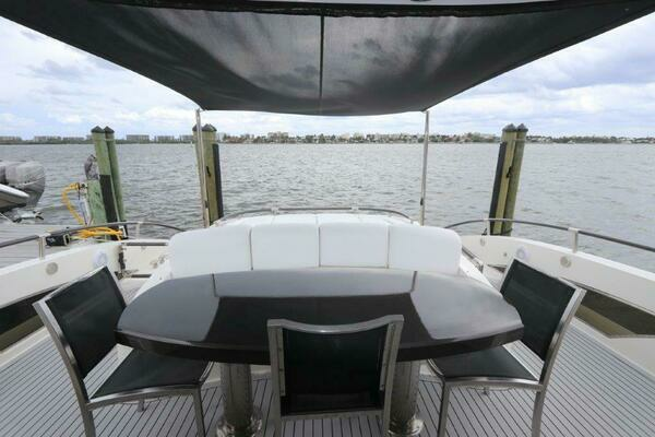 2009 Lazzara Yachts 75