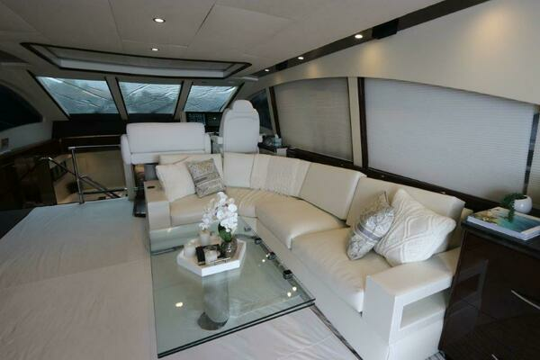2009 Lazzara Yachts 75