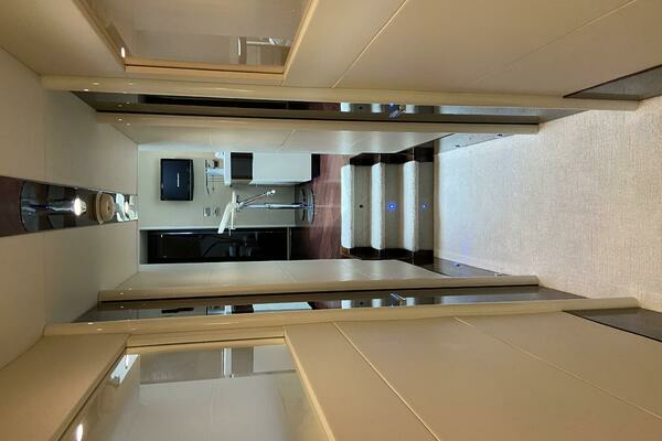 2009 Lazzara Yachts 75