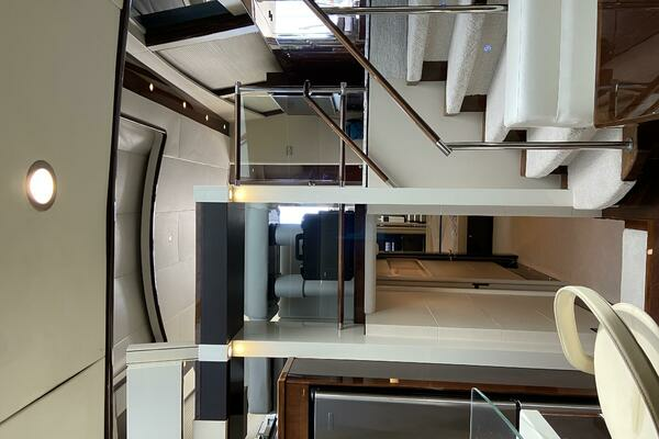 2009 Lazzara Yachts 75