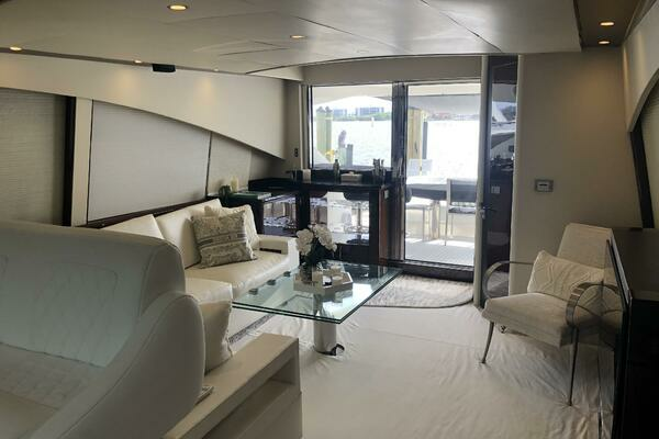 2009 Lazzara Yachts 75