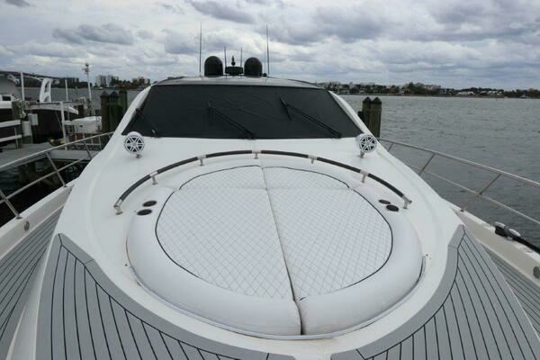 2009 Lazzara Yachts 75
