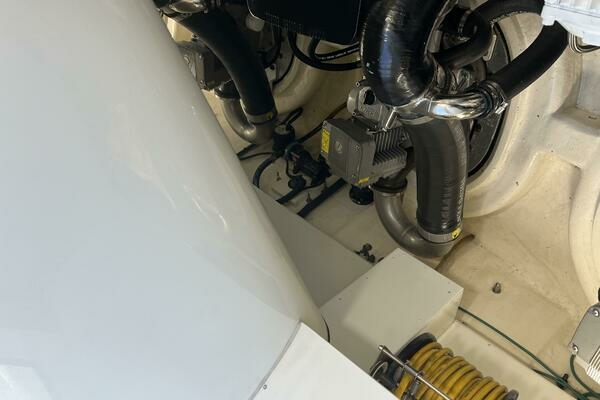 2009 Lazzara Yachts 75