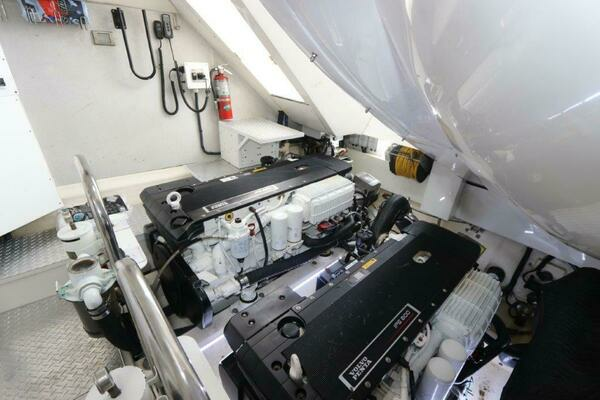 2009 Lazzara Yachts 75