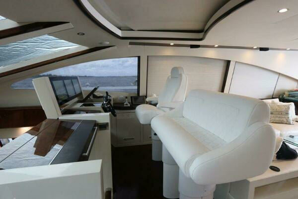 2009 Lazzara Yachts 75