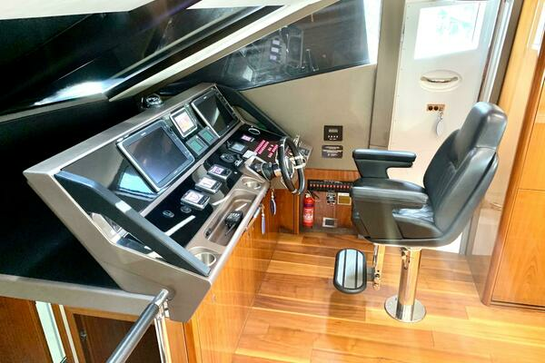 2016 Sunseeker 65