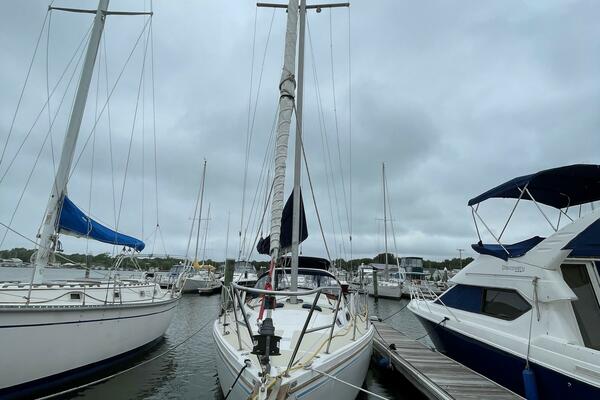 Happy Ours 30ft Catalina Yacht For Sale