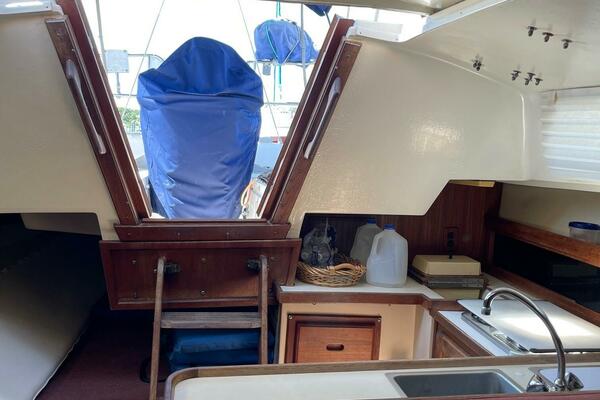 Happy Ours 30ft Catalina Yacht For Sale
