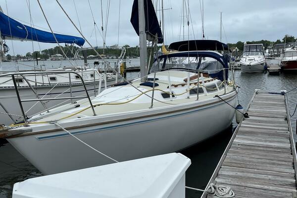 Happy Ours 30ft Catalina Yacht For Sale