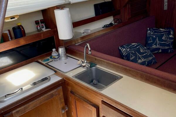 Happy Ours 30ft Catalina Yacht For Sale