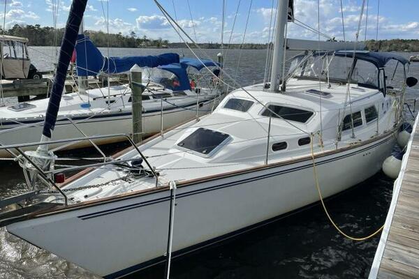 44 ft Catalina Morgan 2005 440 Pea Green Hertford North Carolina United States 229000