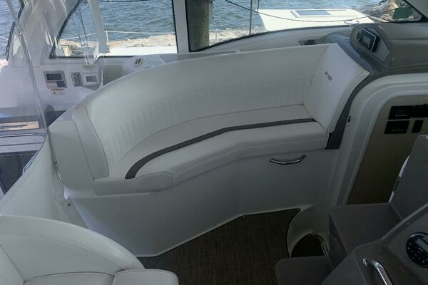 2011 Cruisers Yachts 40