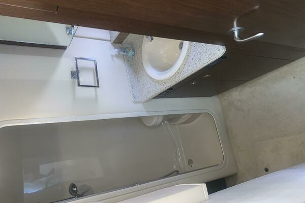 2011 Cruisers Yachts 40