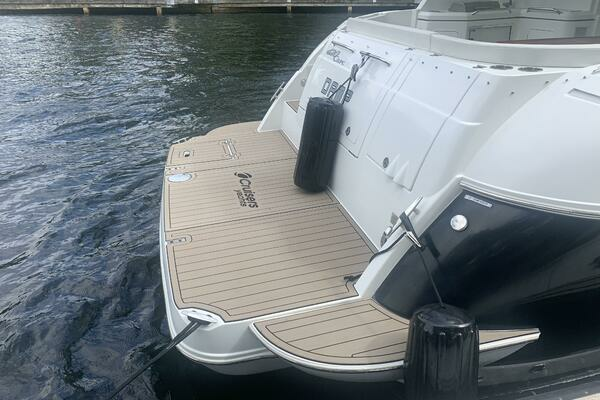 2011 Cruisers Yachts 40