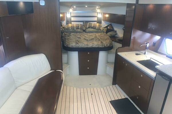 2011 Cruisers Yachts 40