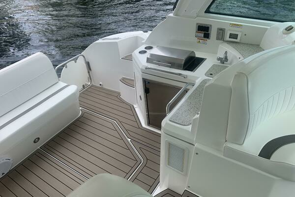 2011 Cruisers Yachts 40