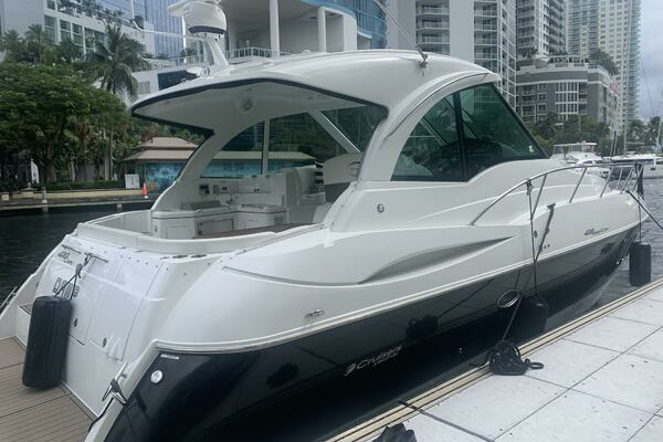 2011 Cruisers Yachts 40