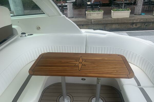 2011 Cruisers Yachts 40