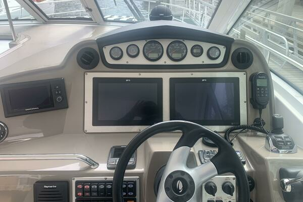 2011 Cruisers Yachts 40