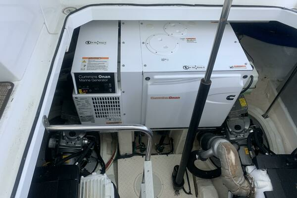 2011 Cruisers Yachts 40