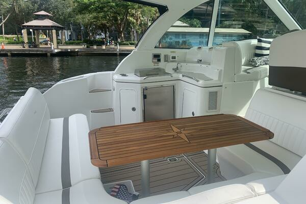 2011 Cruisers Yachts 40