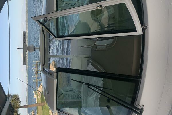 2011 Cruisers Yachts 40