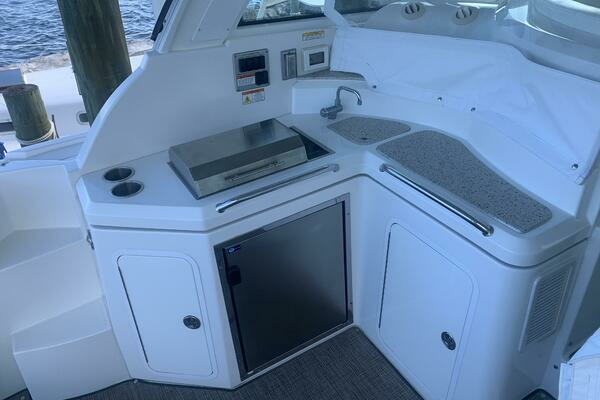 2011 Cruisers Yachts 40