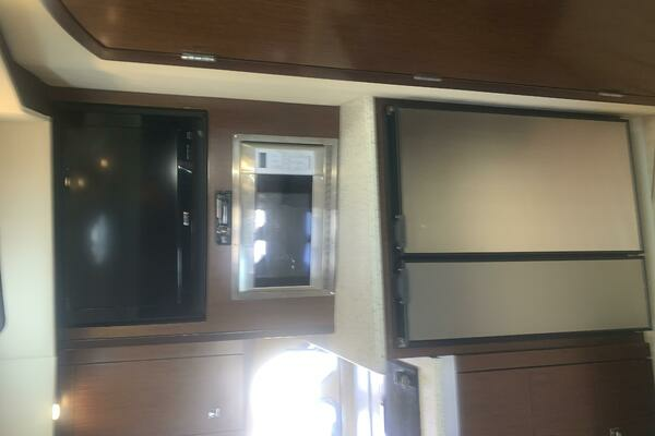 2011 Cruisers Yachts 40