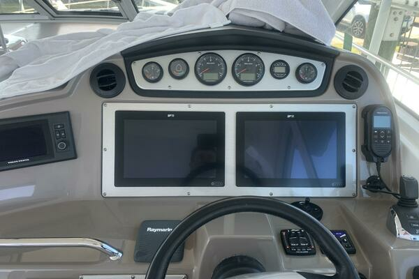 2011 Cruisers Yachts 40