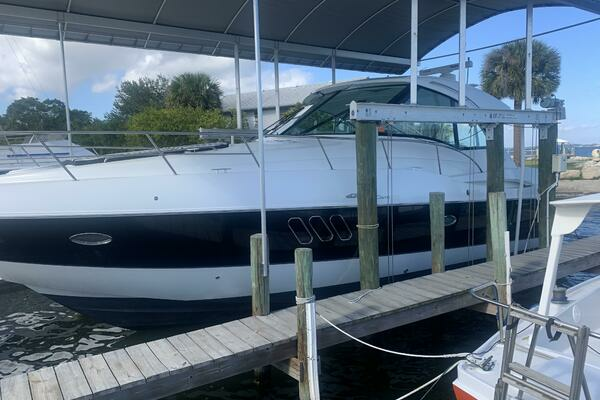 2011 Cruisers Yachts 40