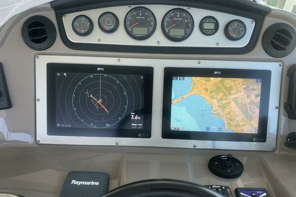 2011 Cruisers Yachts 40