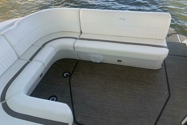 2011 Cruisers Yachts 40