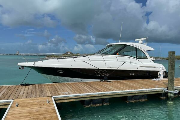2011 Cruisers Yachts 40