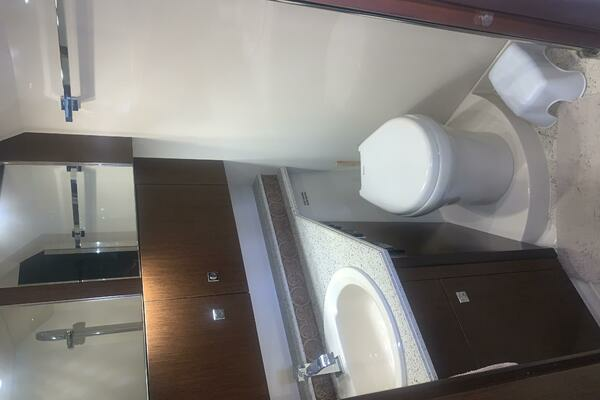 2011 Cruisers Yachts 40