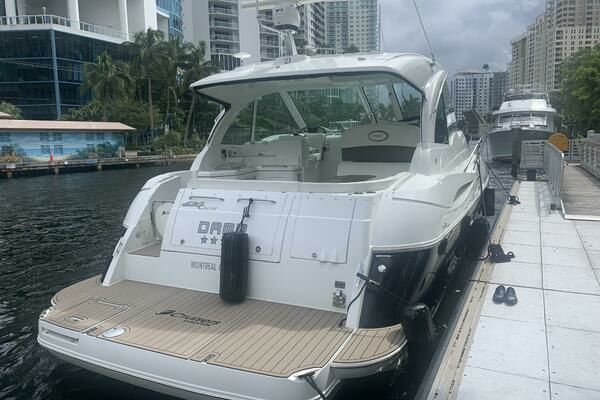2011 Cruisers Yachts 40